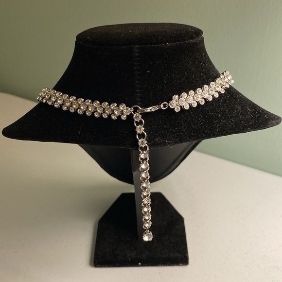 Avon Rhinestone Choker and Pierced Earrings Set - Picture 4 of 6